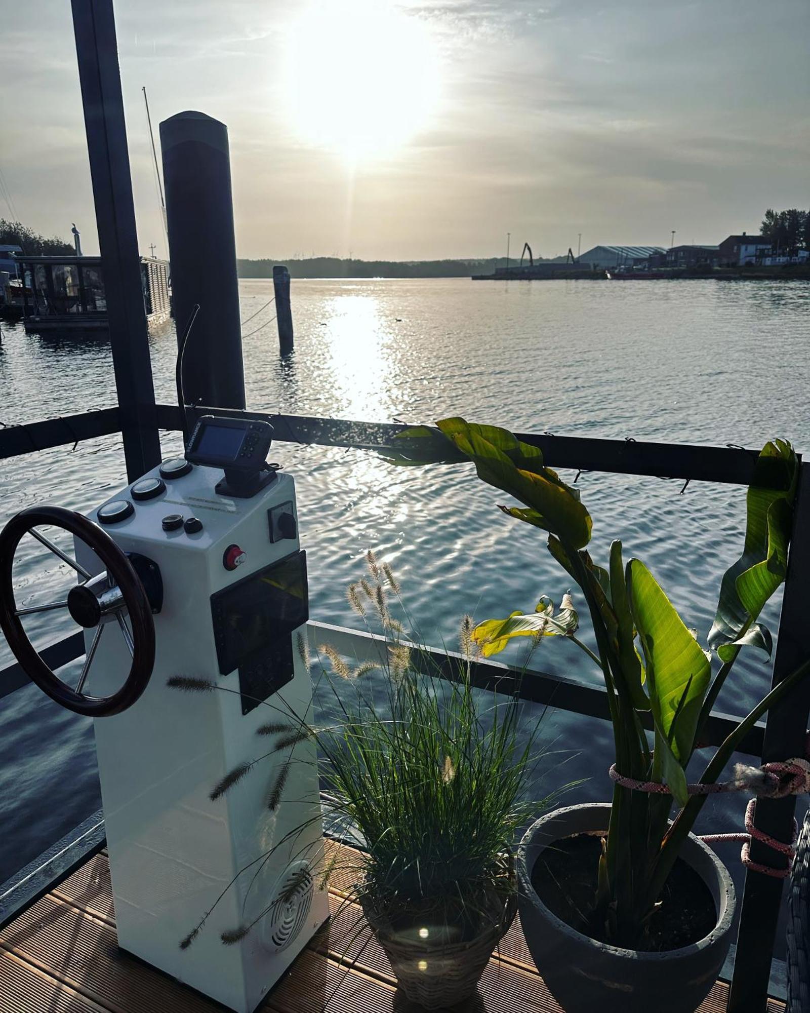 Premium Hausboot Trave Traum Lägenhet Lübeck Exteriör bild