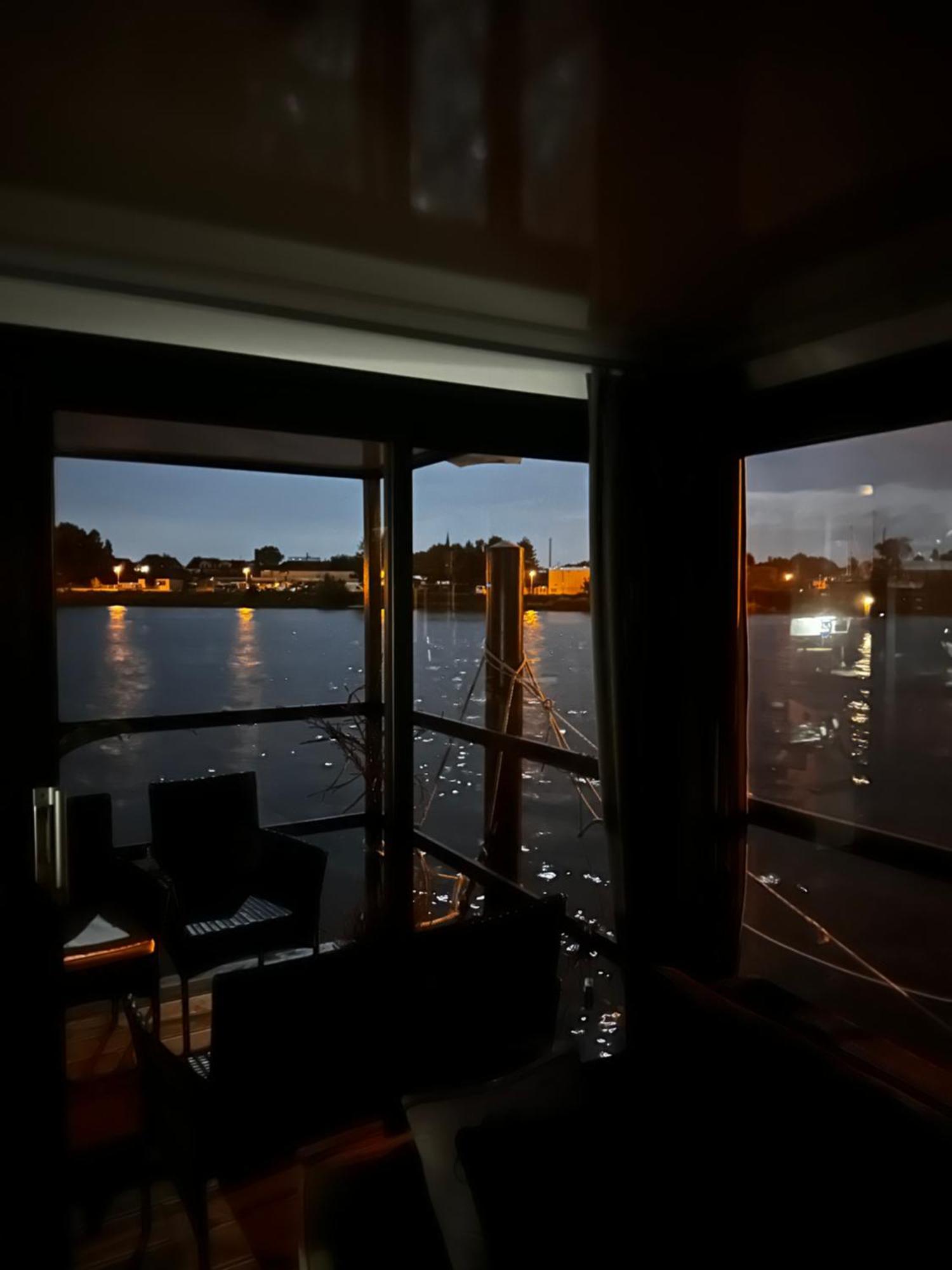 Premium Hausboot Trave Traum Lägenhet Lübeck Exteriör bild